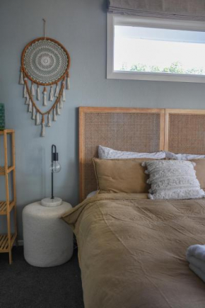Beautiful home with short stroll to Havelock Village, Havelock North